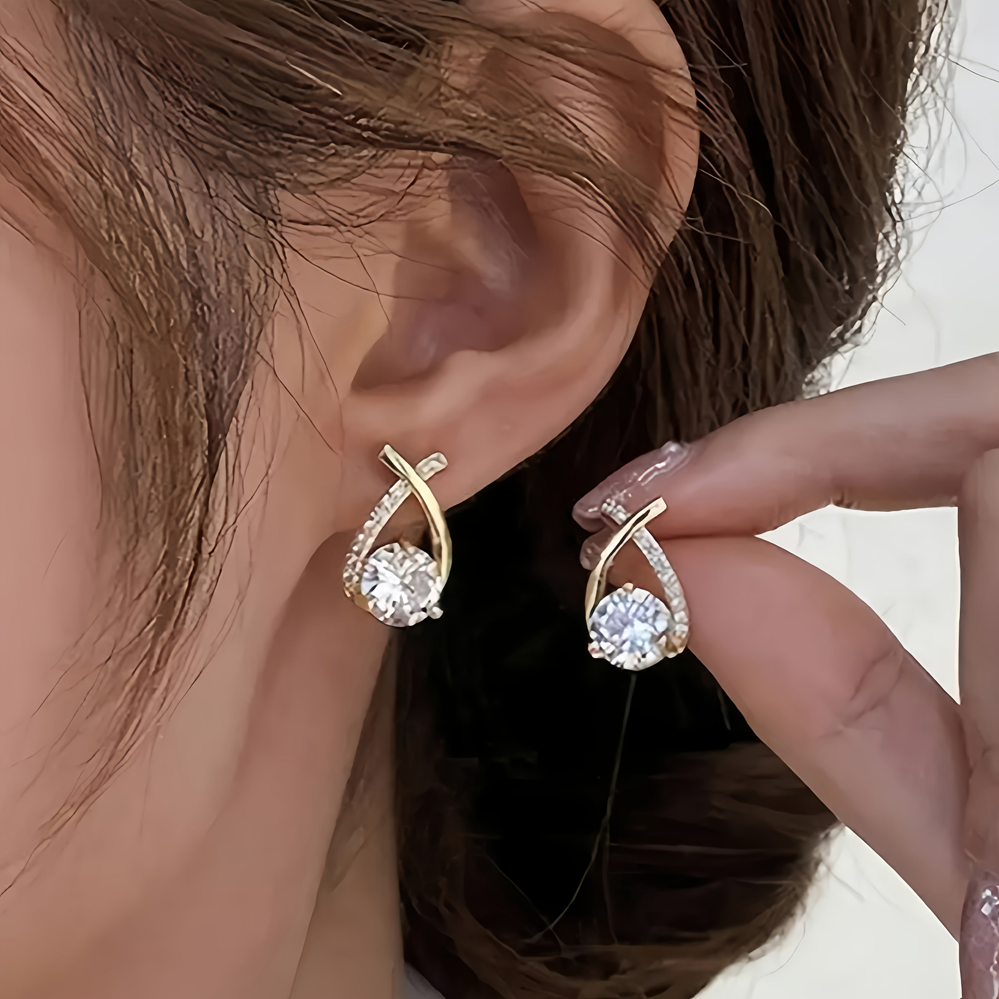 Örhängen med guldkors och zirconia